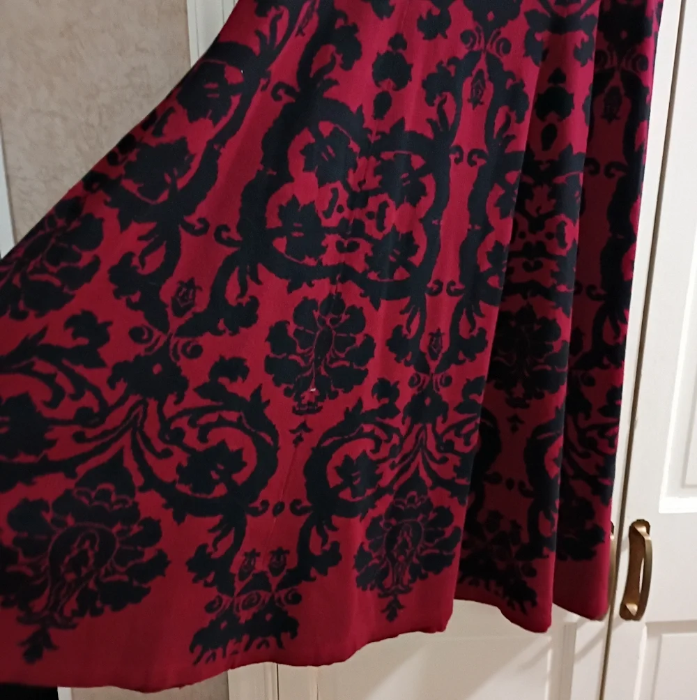 NWT.Soft Surroundings Red and Black Sweter  Midi Skirt. - Picture 4 of 7